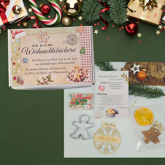 weihnachtliche geschenkbox „Kleine Weihnachtsbäckerei“ mit Lebkuchenmann-Ausstecher, rezeptkarte, zuckerstreuseln holzanhänger mit namen