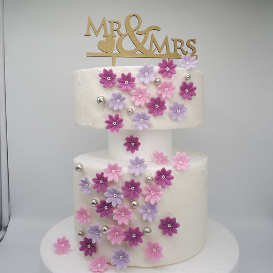 zuckerblumen rosa flieder beere blüten tortendekoration hochzeitstortendeko essbare tortendeko