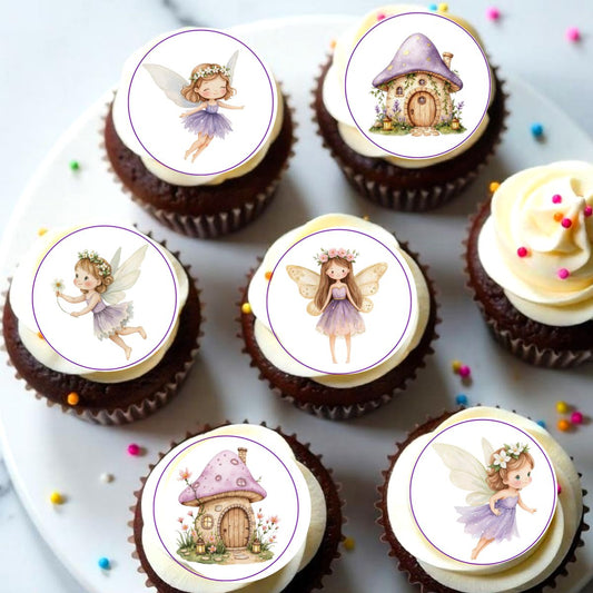 essbare muffin aufleger aus esspapier mit niedlichen feenmotiven und kleinen pilzhäusern in zarten lila- und pastelltönen. runde aufleger mit 4 cm durchmesser