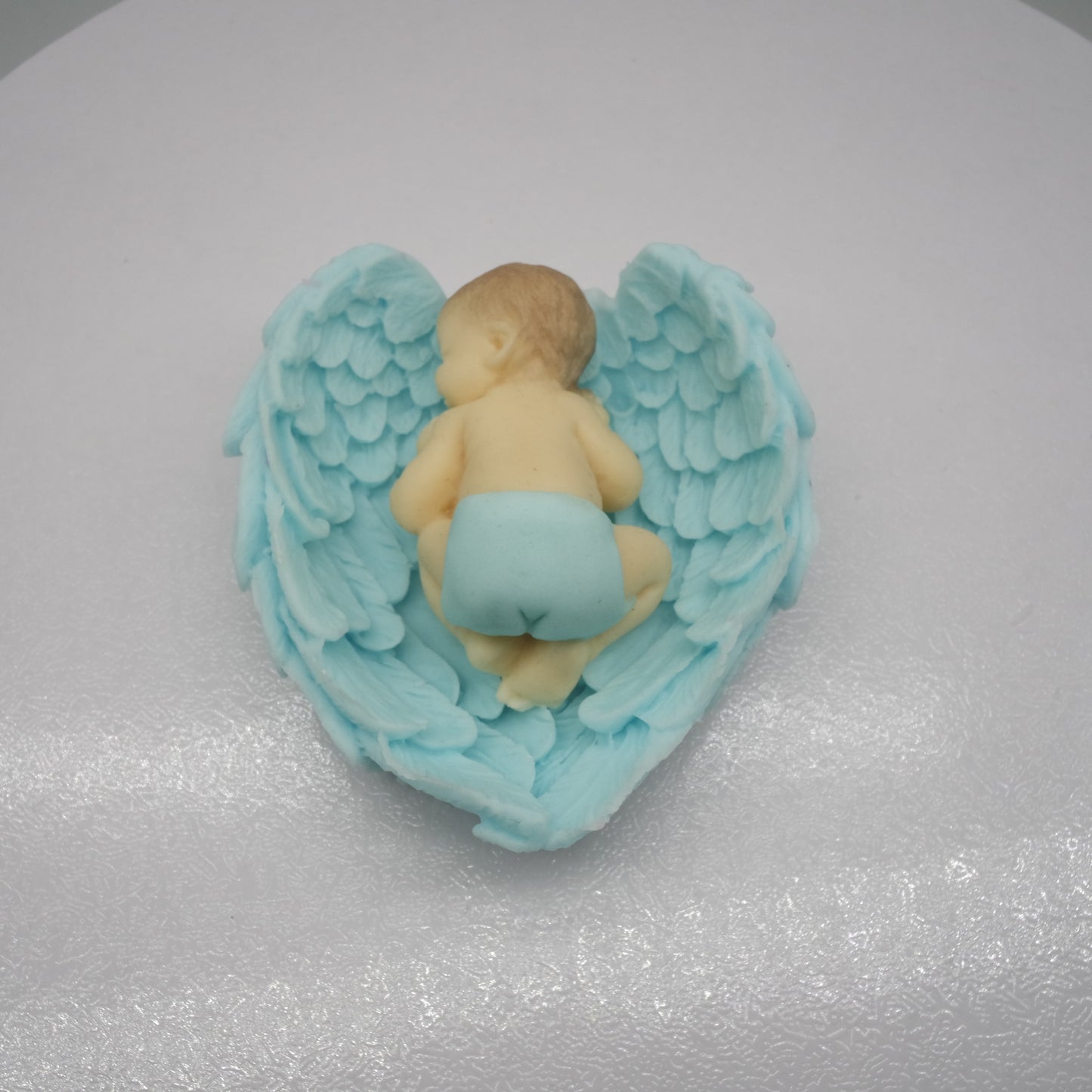 Tortendeko Baby in Flügeln blau