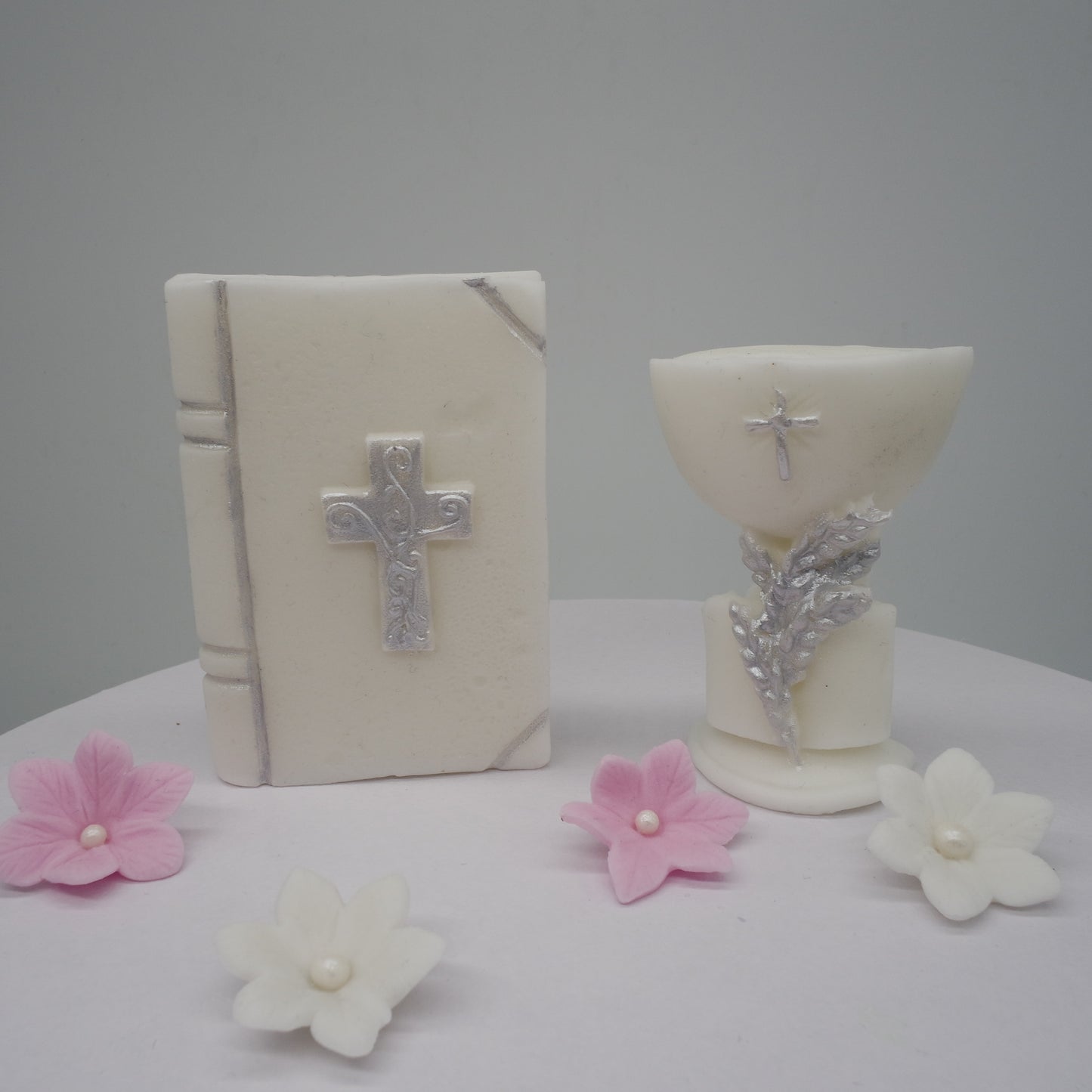 Bibel+ Kelch 3D Model aus Fondant versch. Farben