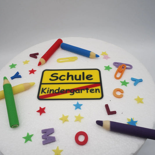 Einschulung-Tortendeko-essbar-Schule-Kindergarten-Oblade-Tortendeko