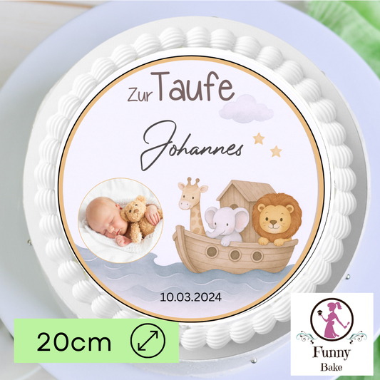 Essbarer Tortenaufleger zur Taufe mit Name, Datum und Tiermotiv auf weißer Torte