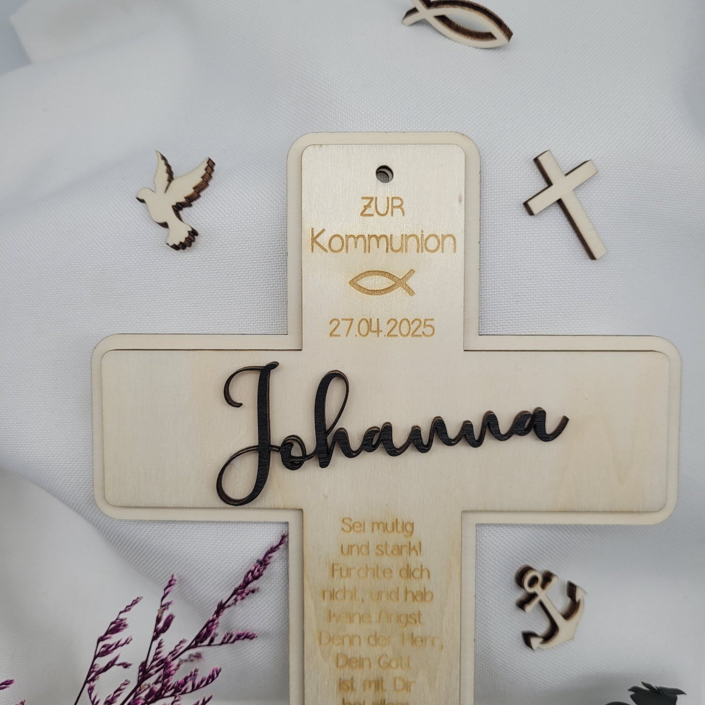 Holzkreuz personalisiert zur Kommunion