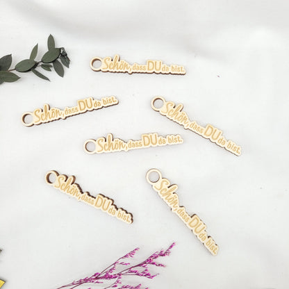 Anhänger-schön-dass-du-da-bist-Holzanhänge-Kommunion-taufe-Geburtstag