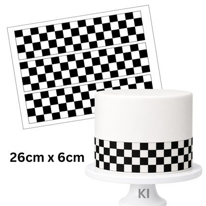 Tortenband Schachbrett schwarz-weiß Rennstrecke – 3 Streifen essbares Zuckerpapier, Produktbild mit Maßangabe 26x6 cm, KI-Bild