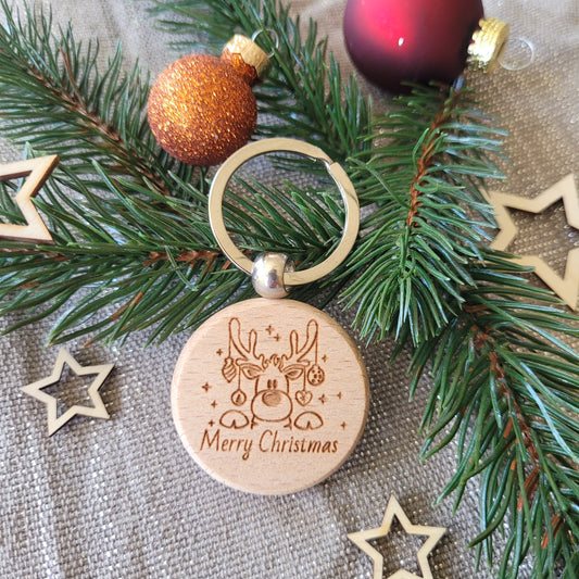 Holz-Schlüsselanhänger Merry Christmas, rund 4 cm, mit graviertem Rentier-Motiv und stabilem Metallring, Weihnachtsgeschenkidee.