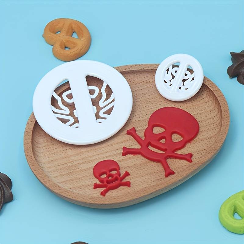 Ausstecher-Totenkopf-Pirat-Halloween-2-teile-Kunststoff-Kinder-Fondant-Fimo-Kekse