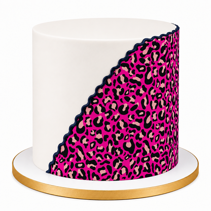 Weisse Fondanttorte mit pinkem Leopardenmuster Zuckerdekorpapier – moderne Geburtstagstorte Teenager