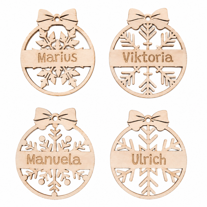 Holzanhänger Schneeflocke personalisiert - Weihnachtsbaumschmuck mit Gravur