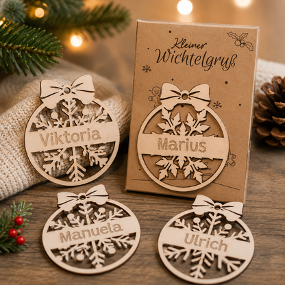 Holzanhänger Schneeflocke personalisiert - Weihnachtsbaumschmuck mit Gravur