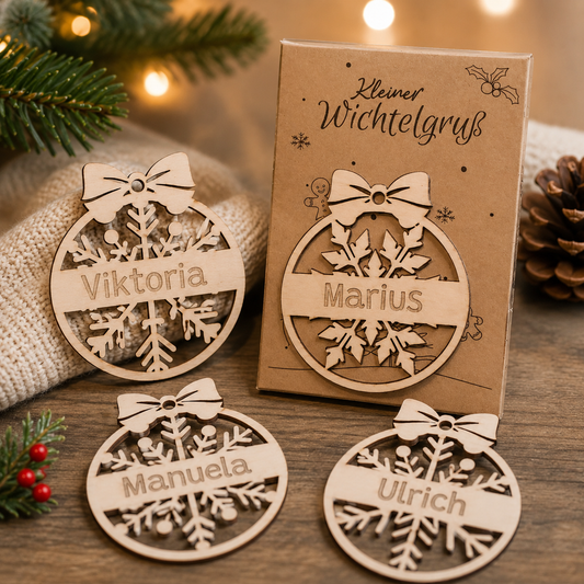 Holzanhänger Schneeflocke personalisiert - Weihnachtsbaumschmuck mit Gravur