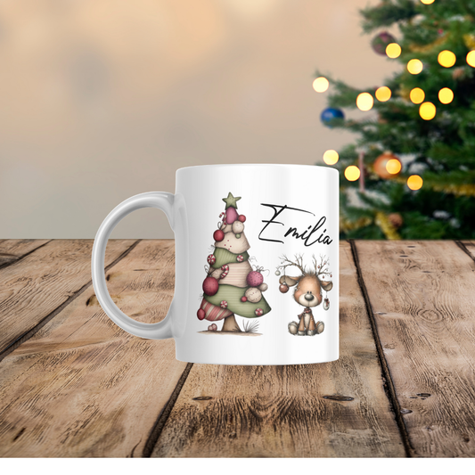 weiße tasse nostalgischer tannenbaum in patchwork optik grün rot creme kleines rentier mit kugeln im geweih mit name