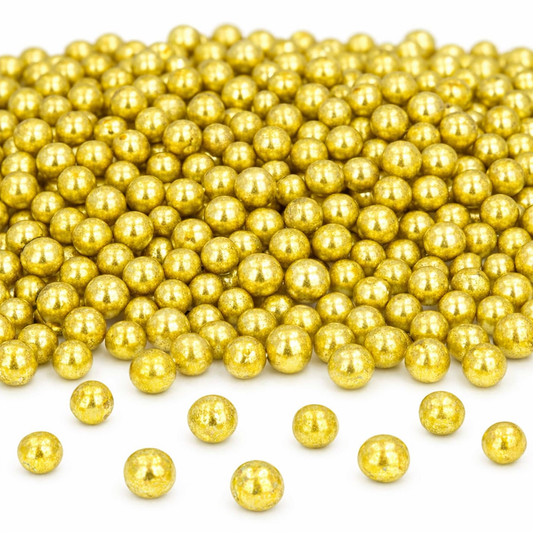 Essbare goldene 7mm Zuckerperlen in Metallic-Optik auf weißem Hintergrund
