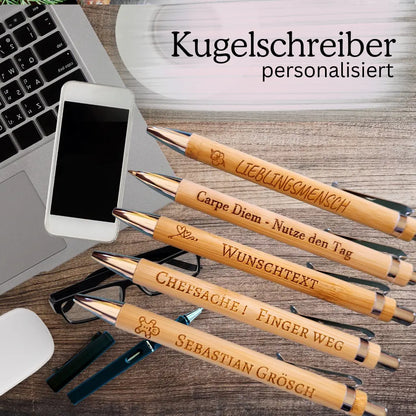 Personalisierter Kugelschreiber aus Bambus, 140 mm lang, Gravurfläche 60 x 5,5 mm – nachhaltig, robust und mit individueller Gravur erhältlich.