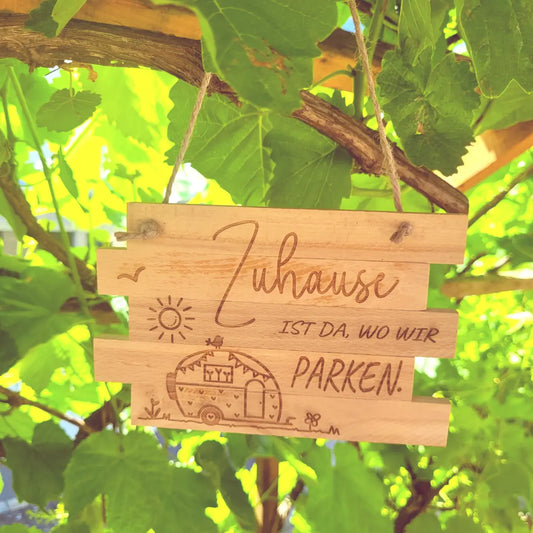 Dekoschild / Türanhänger -"Zuhause ist, wo wir Parken." - Funny Bake