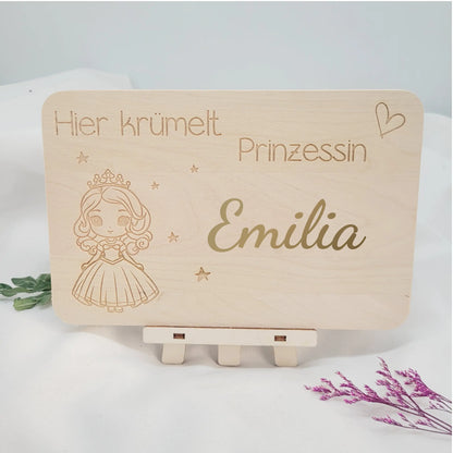 Frühstücksbrettchen aus Birkenholz mit Gravur. Prinzessin mit Name Hier krümelt Prinzessin personalisiert