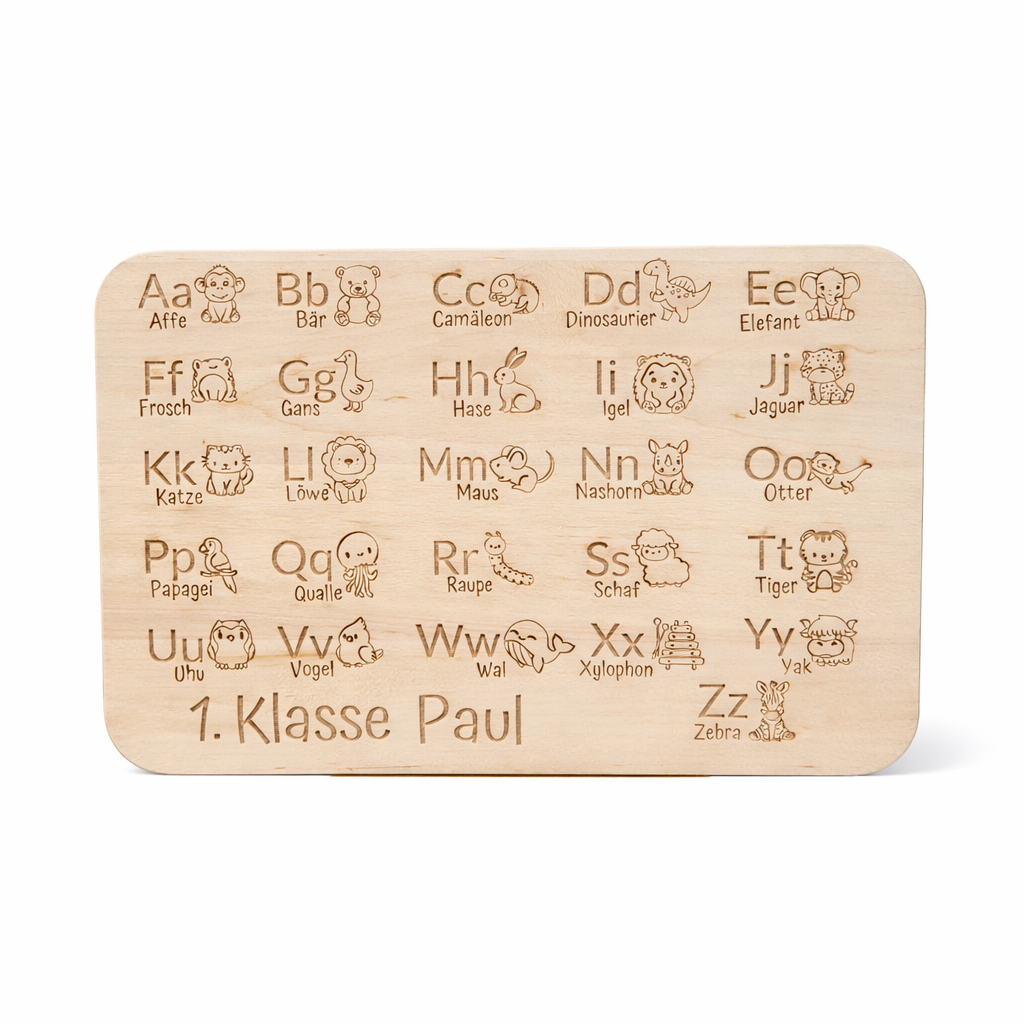 Personalisiertes Frühstücksbrettchen „Lesen lernen“ mit Alphabet-Motiv und Name „1. Klasse Paul“, freigestelltes Hauptbild mit leichtem Schatten