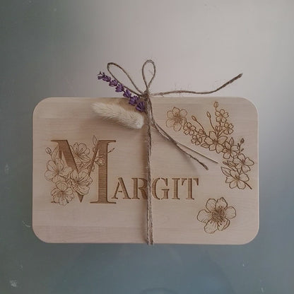 Personalisiertes Brotbrett mit Monogram