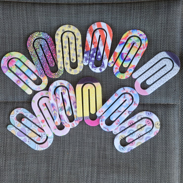 Jumbo-Bueroklammer-bunt-Schulanfang-Acryl-Geschenk-Buero-Lesezeichen-10cm-5cm-14Motive-wichtelgeschenk-Leseanfaenger-Schulanfänger