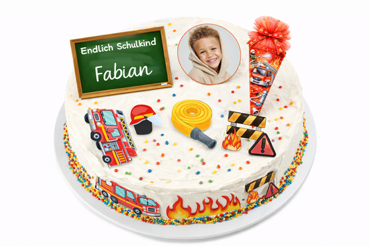 Tortenaufleger Einschulung Feuerwehr mit Bild und Name – Einzelelemente frei auf runder Torte dekoriert