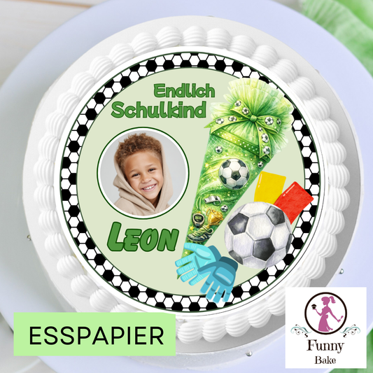 Detailansicht Tortenaufleger Einschulung mit Fußballmotiv und Schriftzug Endlich Schulkind