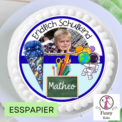 Tortenaufleger Junge Weltraum mit Raumschiff, Schultüte und Schulanfangs-Motiven und Bild