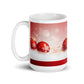 Tasse mit Christbaumkugeln