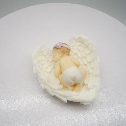 Tortendeko Baby in weißen Flügeln - Funny Bake