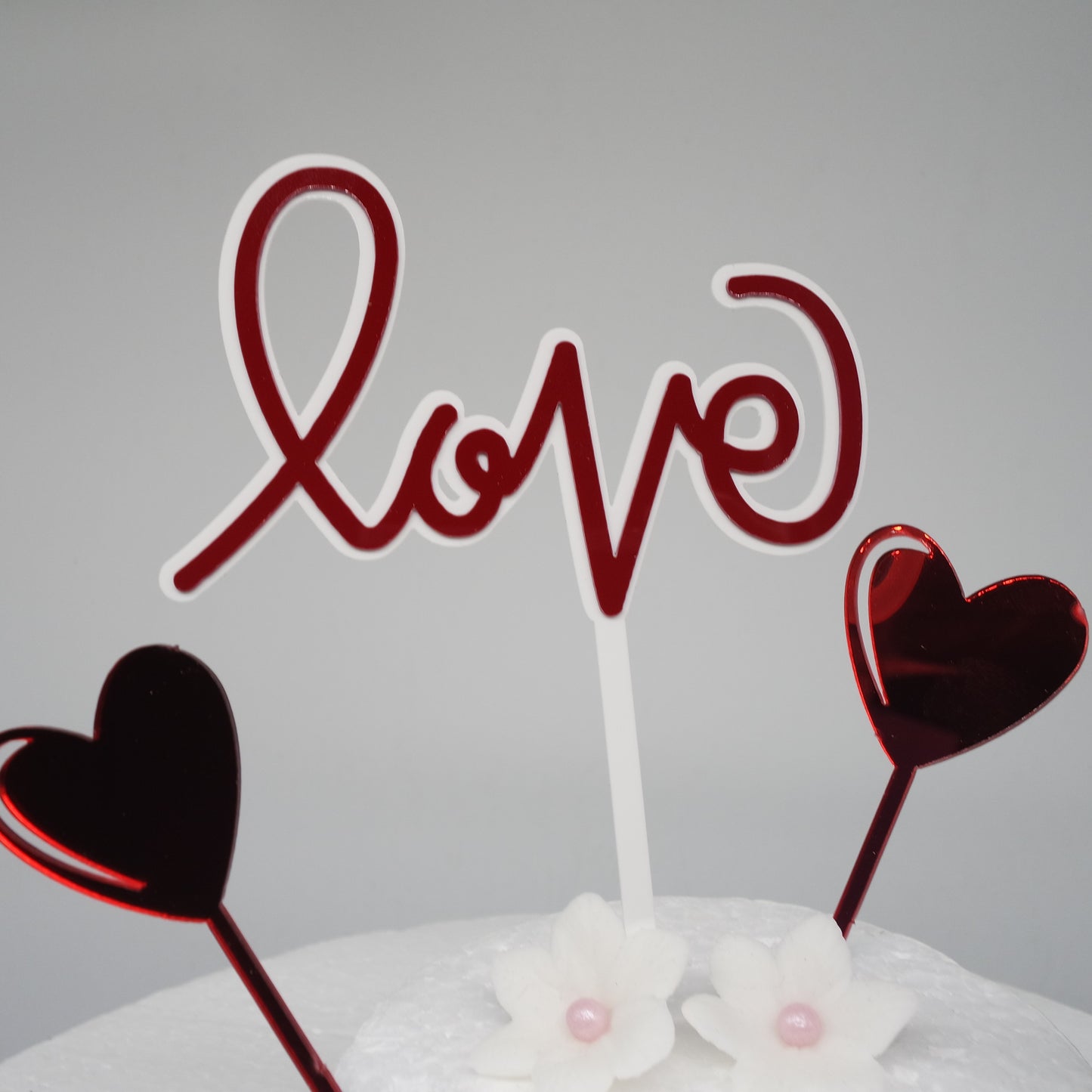 Caketopper "LOVE" mit 3 Herzen