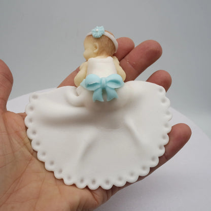 Tortendeko essbar Baby in Taufkleid Fondant